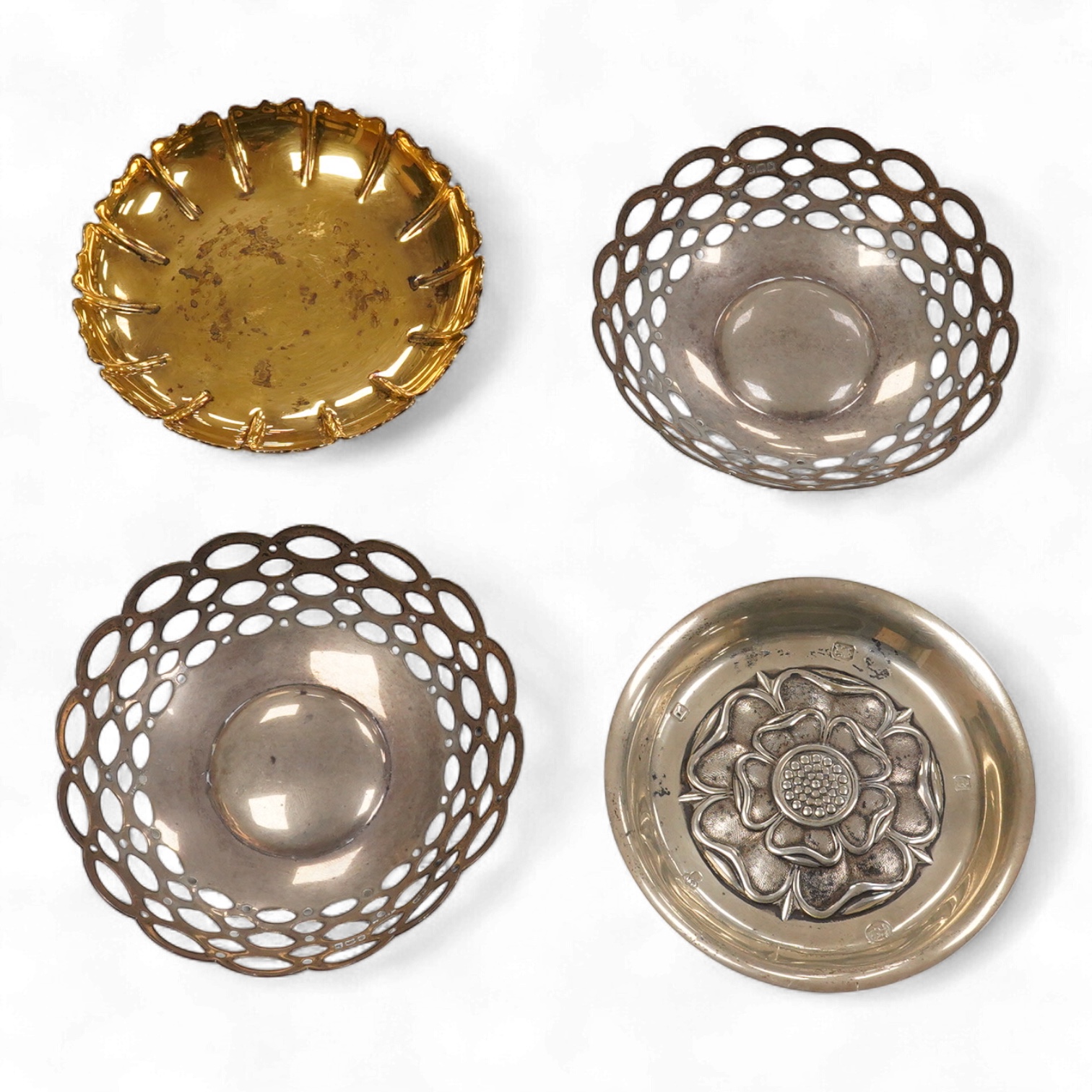 An Elizabeth II silver gilt small dish, by C.J. Vander Ltd, London, 1964, 10cm, a pair of pierced silver bonbon dishes and a small silver Tudor Rose dish, 6.4oz.